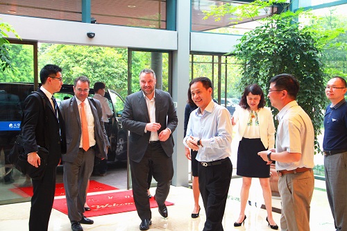 加拿大駐上?？傤I事一行來天堂硅谷參觀訪問